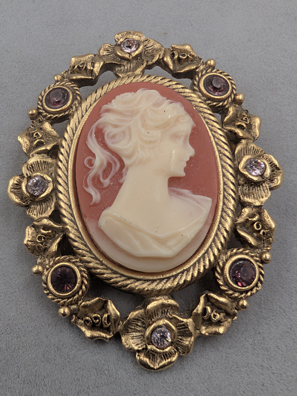 Vintage Style Cameo Brooch Pink Rhinestone Floral Gold Tone | M232
